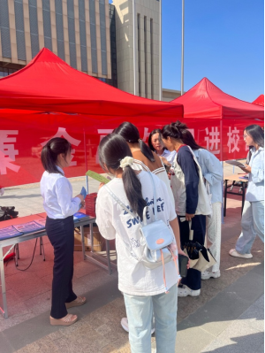 建信人壽信陽中支組織開展“清廉金融知識進校園”宣傳活動388